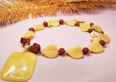 Joan Rivers Parure gold, red, beige bead bracelet and necklace set